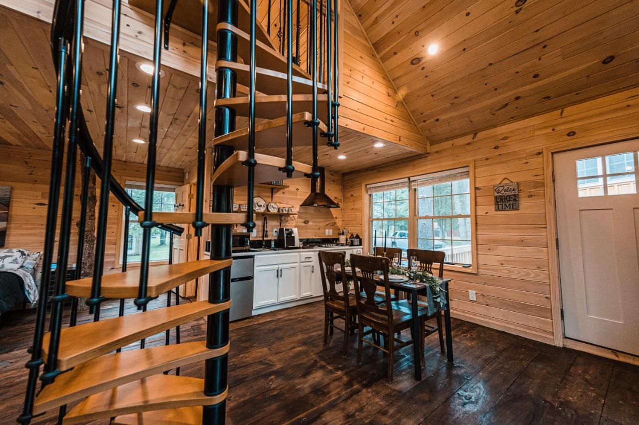 הוילה Moonlight Treehouse At Belgrade Hospitality מראה חיצוני תמונה